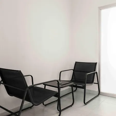 Phaedrus Living: Seaside Residences 03 Apartment *