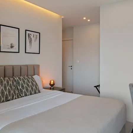 Apartment Phaedrus Living: Seaside Residences 03 *