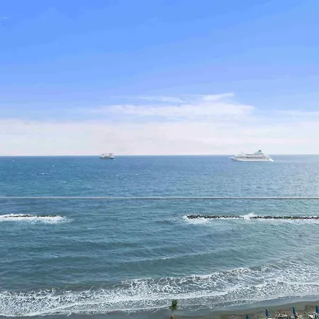 Phaedrus Living: Seaside Residences 03 Apartment *