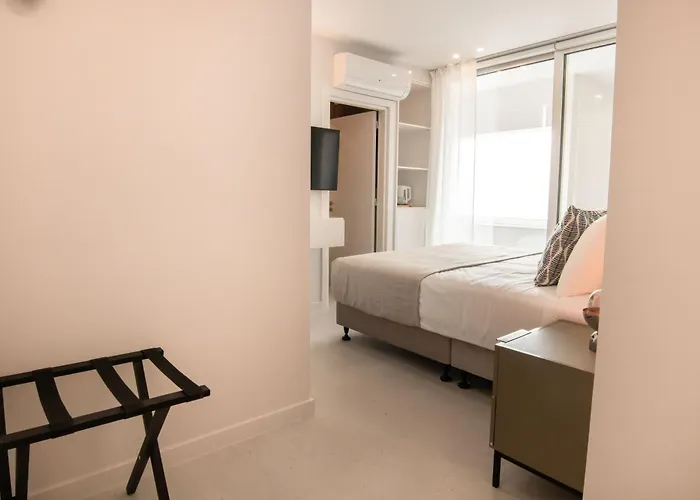 Phaedrus Living: Seaside Residences 03 Apartament