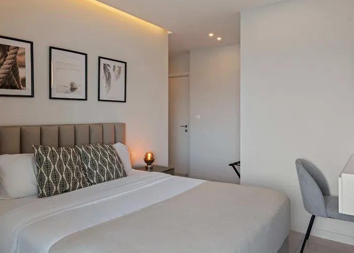 Daire Phaedrus Living: Seaside Residences 03 *