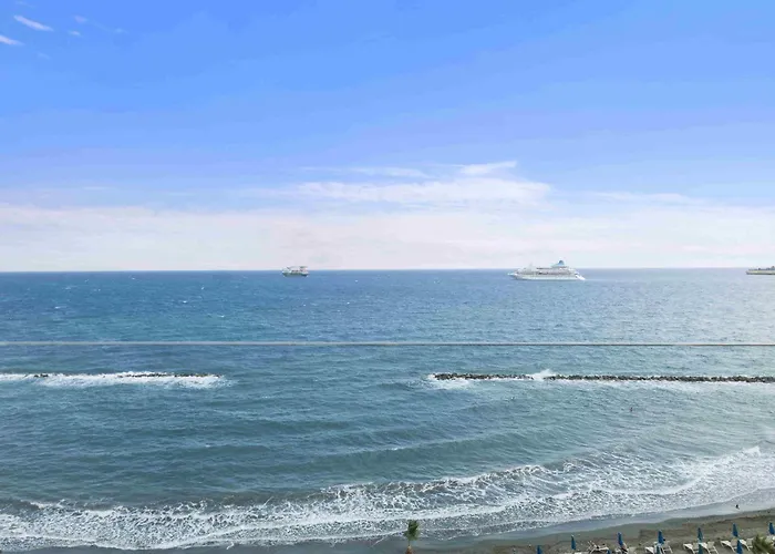 Phaedrus Living: Seaside Residences 03 Apartament *